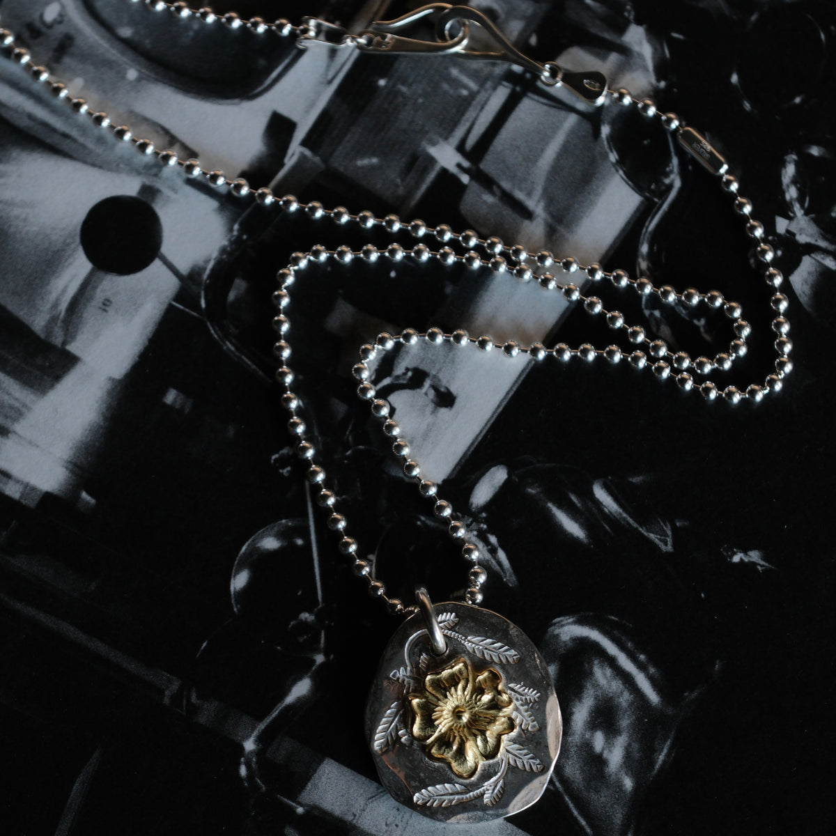 Larry Smith Karakusa Leaf Stamped Rose Necklace – BROGUE