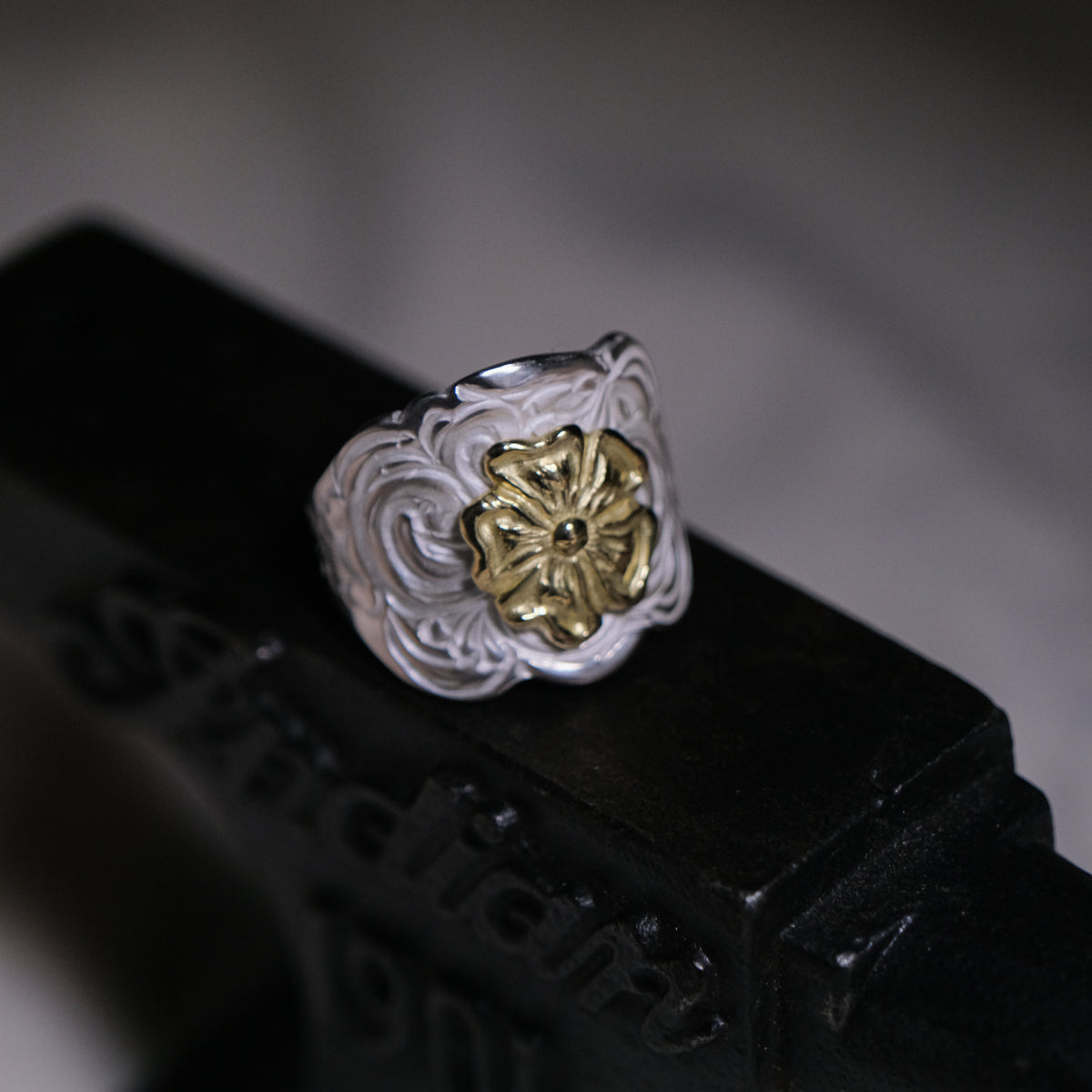 Larry Smith Karakusa Rose Ring (18k Gold Accent) – BROGUE