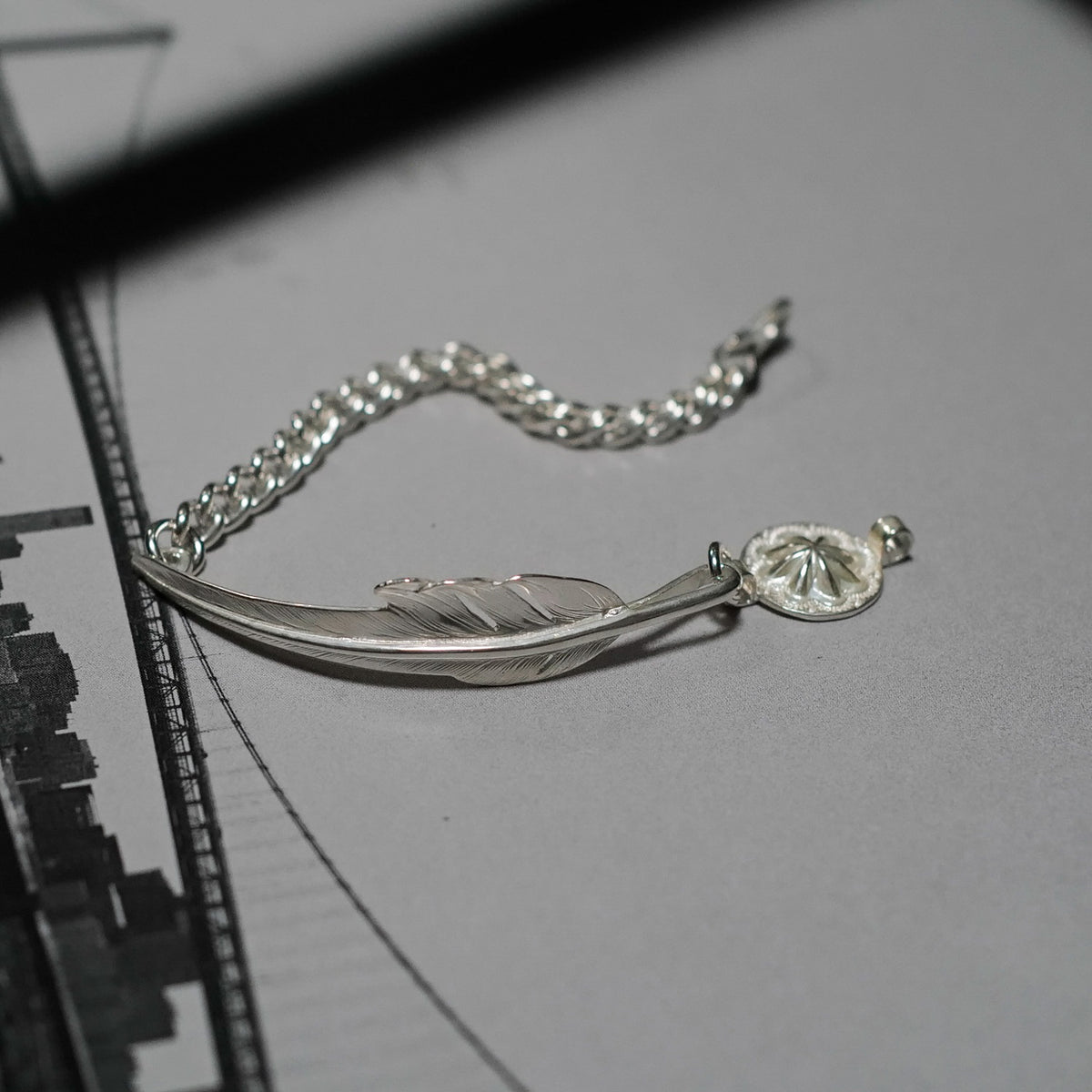 Larry Smith Kazekiri Feather Chain Bracelet – BROGUE