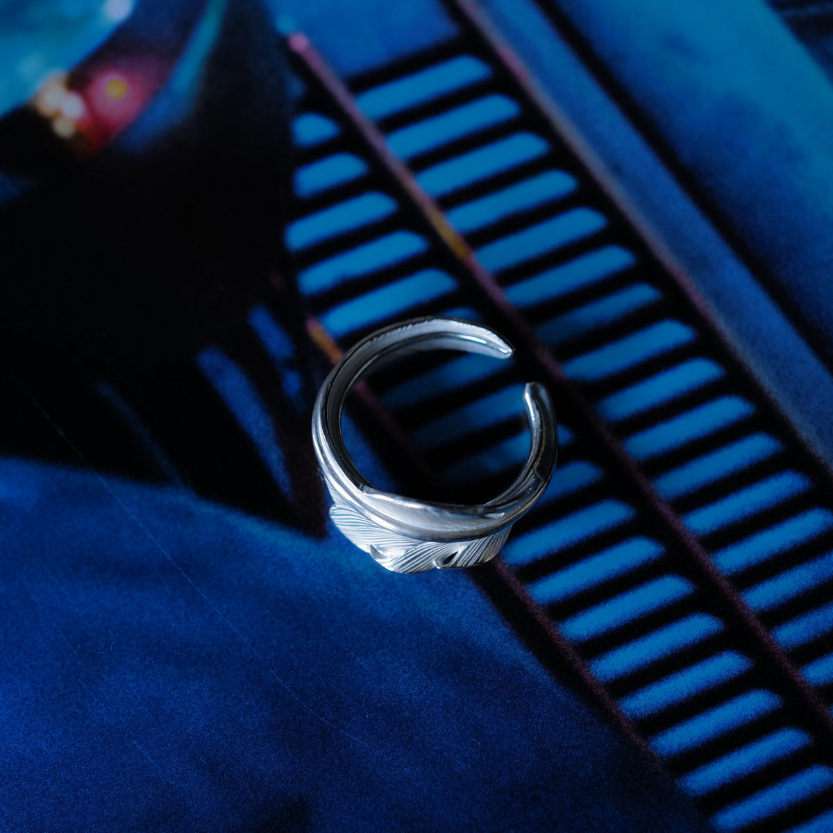 Larry Smith Kazekiri Feather Ring – BROGUE