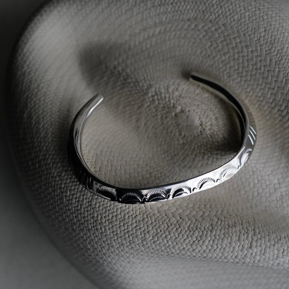 Larry Smith Triangle Tapered End Leaf Bracelet – BROGUE
