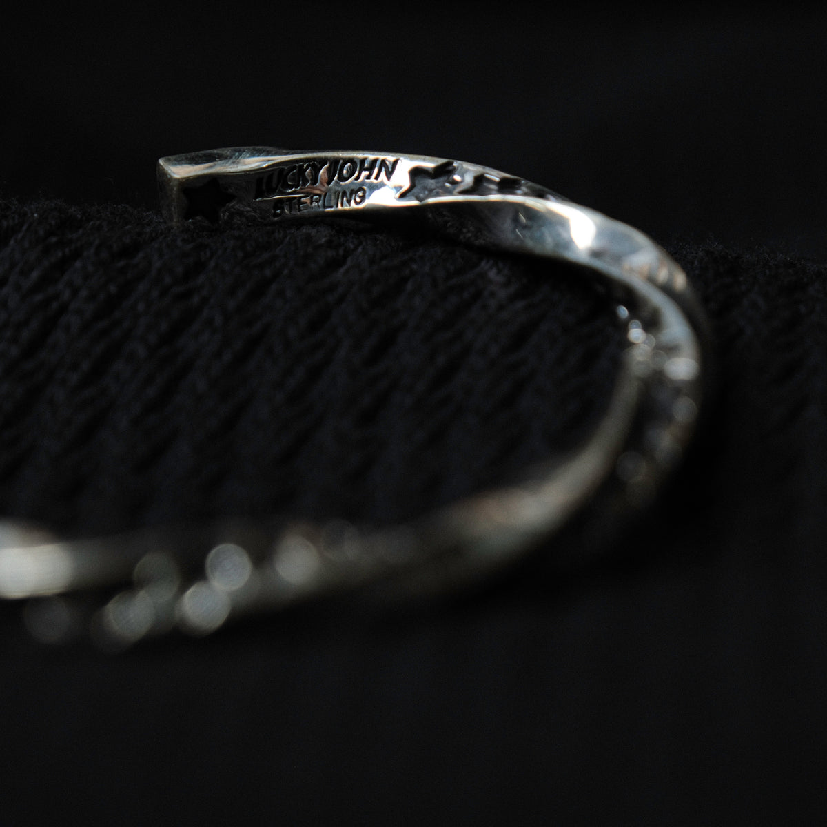 Lucky John Star Twisted Bangle – BROGUE