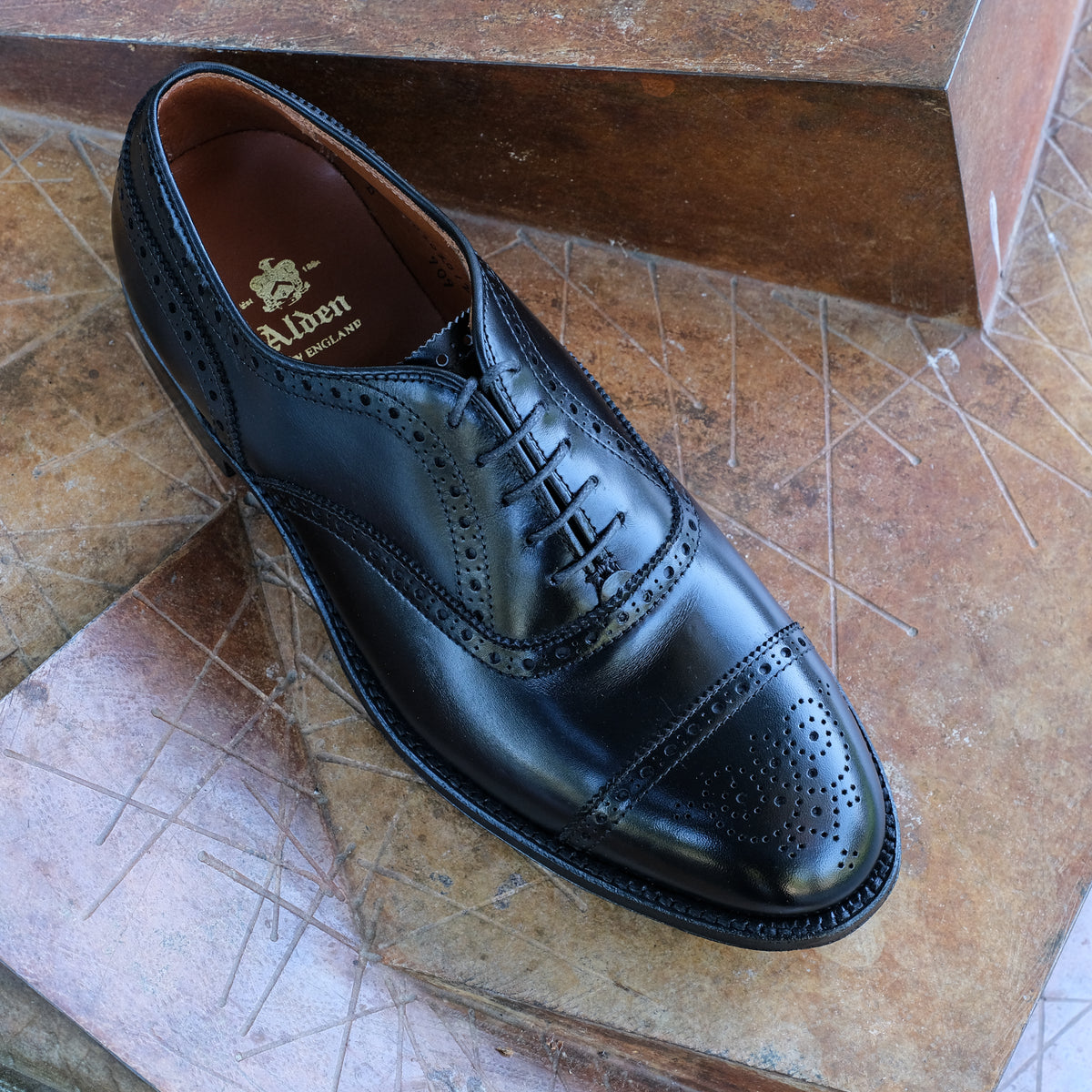 Alden Medallion Tip Bal – BROGUE