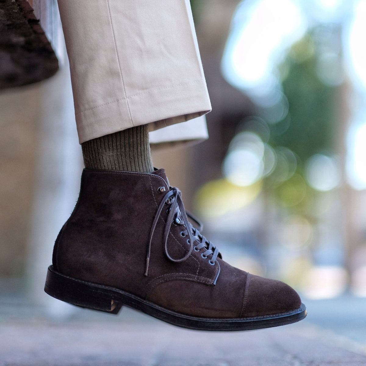 D2685H - 2/2 Cap Toe Boot in Tan Suede