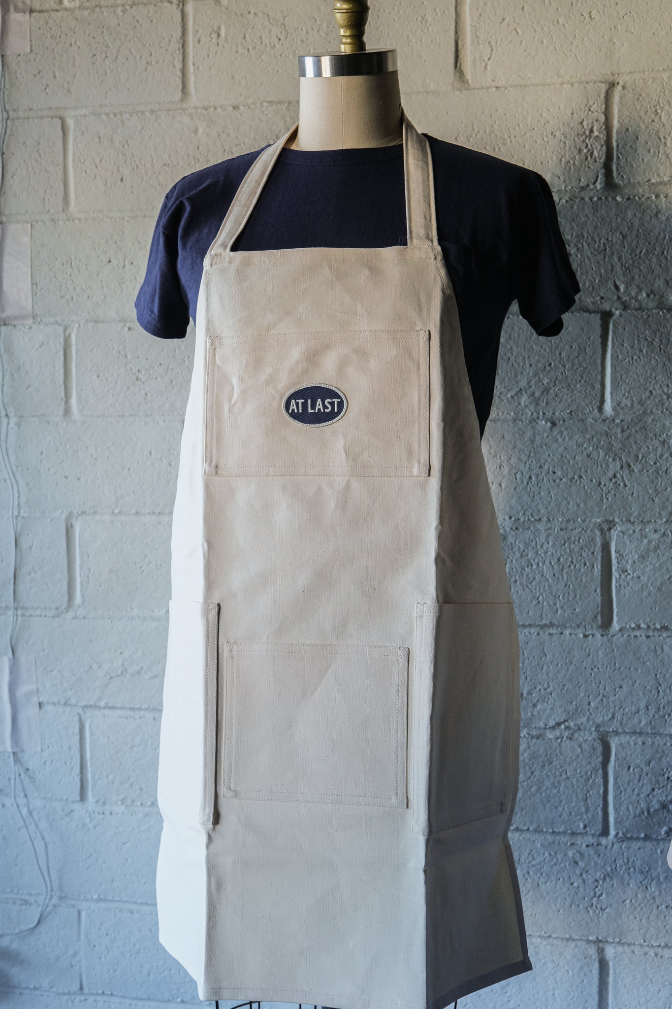 AT LAST＆CO.　APRON At Last & Co. Cotton Duck Canvas Apron – BROGUE