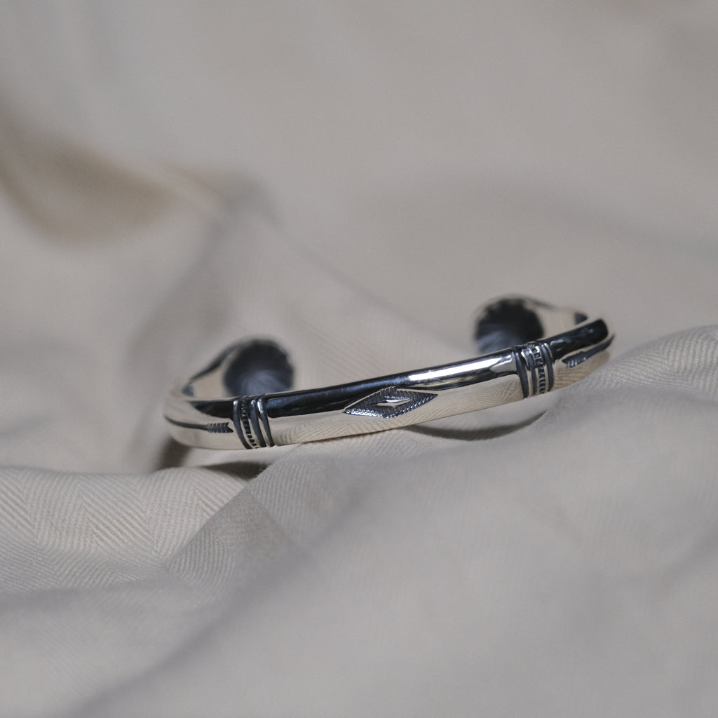 Larry Smith Side Shell  Bracelet