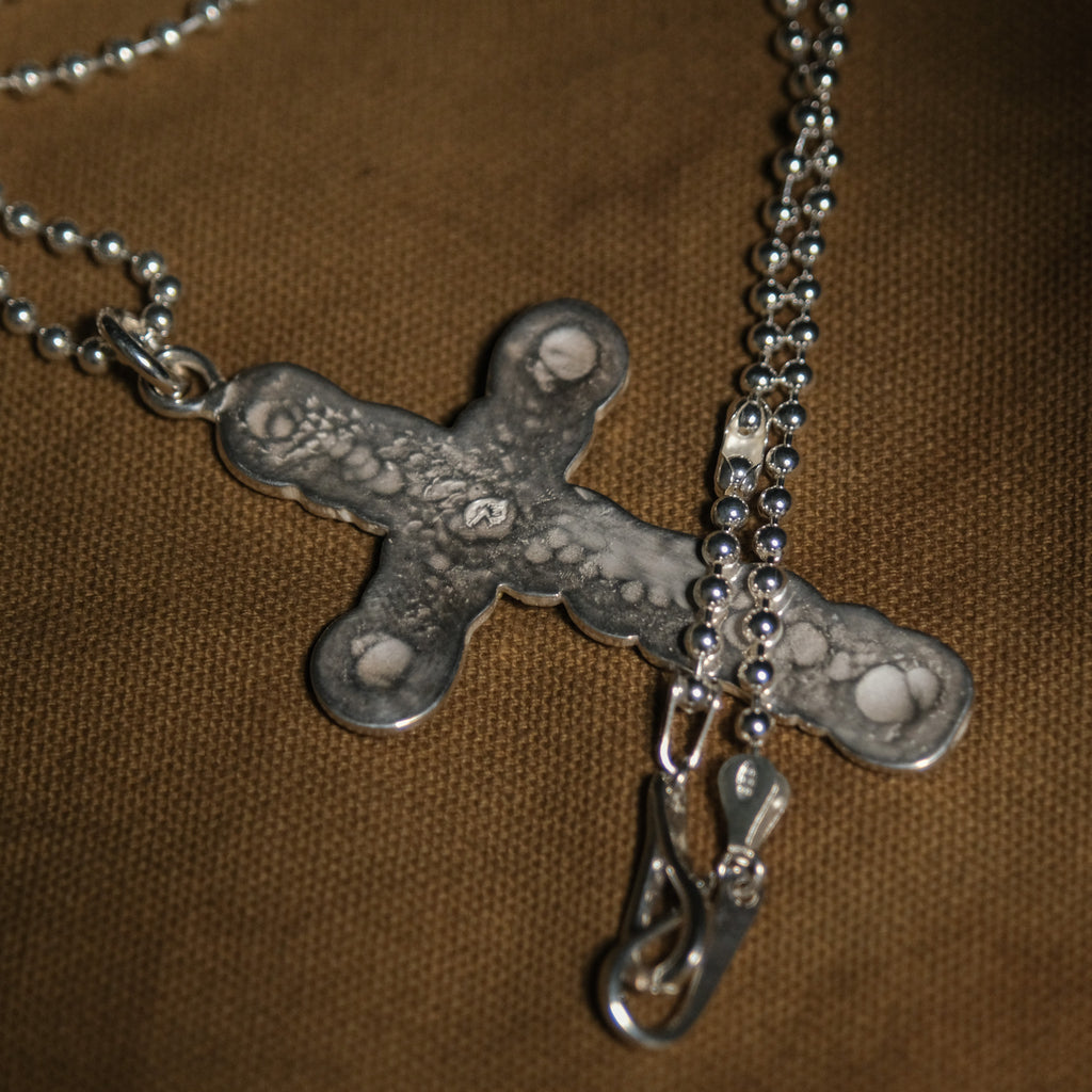 Larry Smith 18K Rose Center Karakusa Cross Necklace