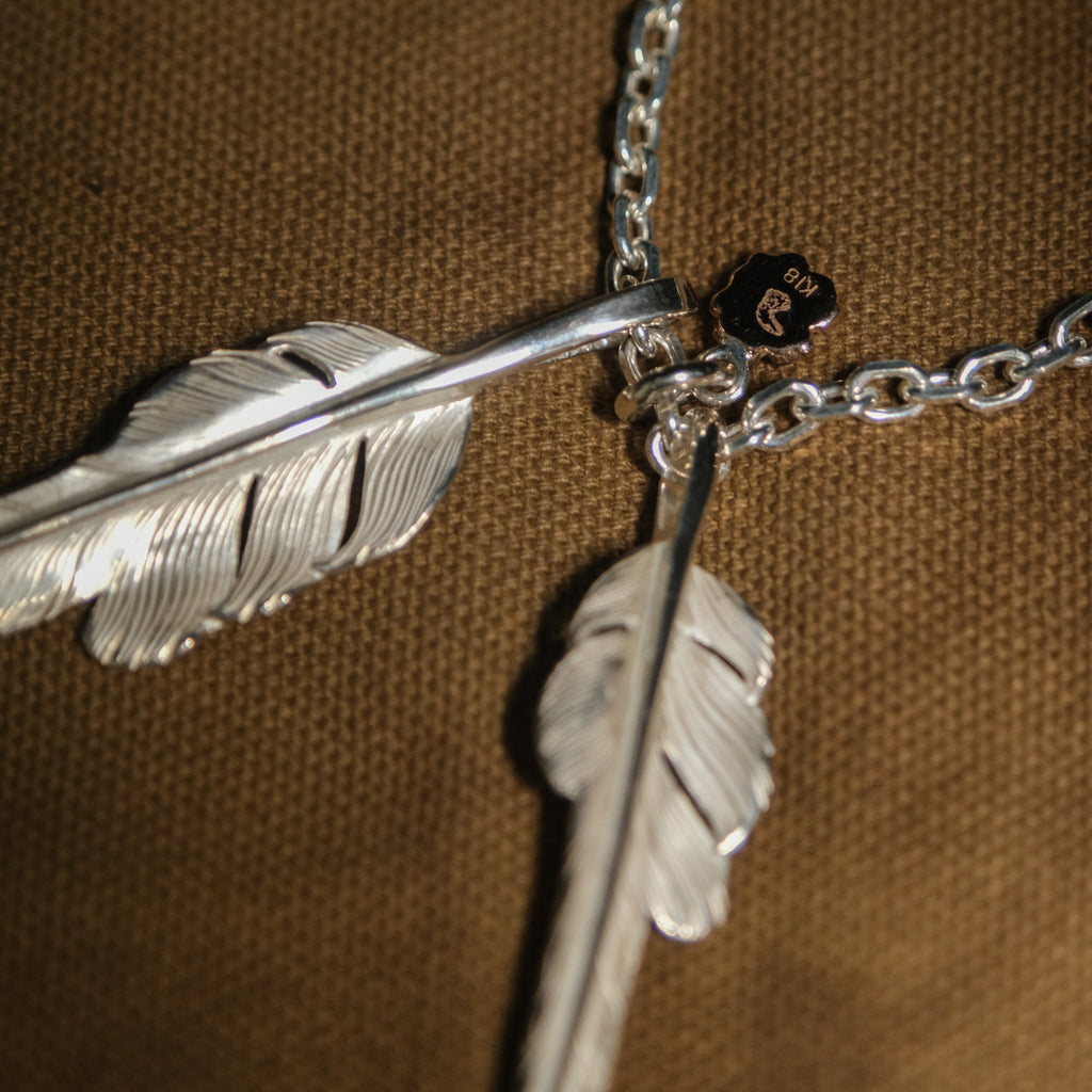 LARRY SMITH EAGLE HEAD KAZEKIRI FEATHER PENDANT No. 47 LARGE