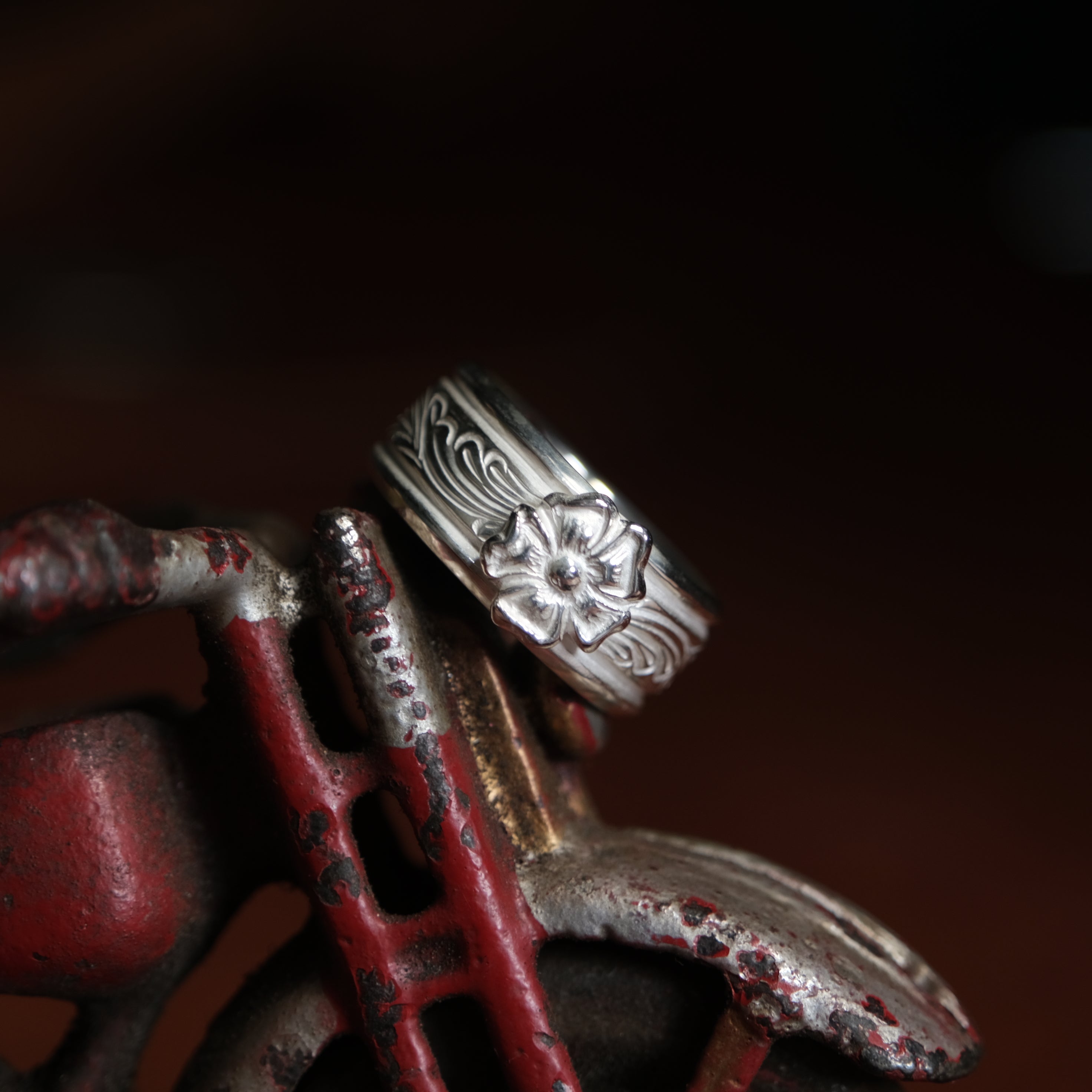 Larry Smith Karakusa Rose Ring – BROGUE