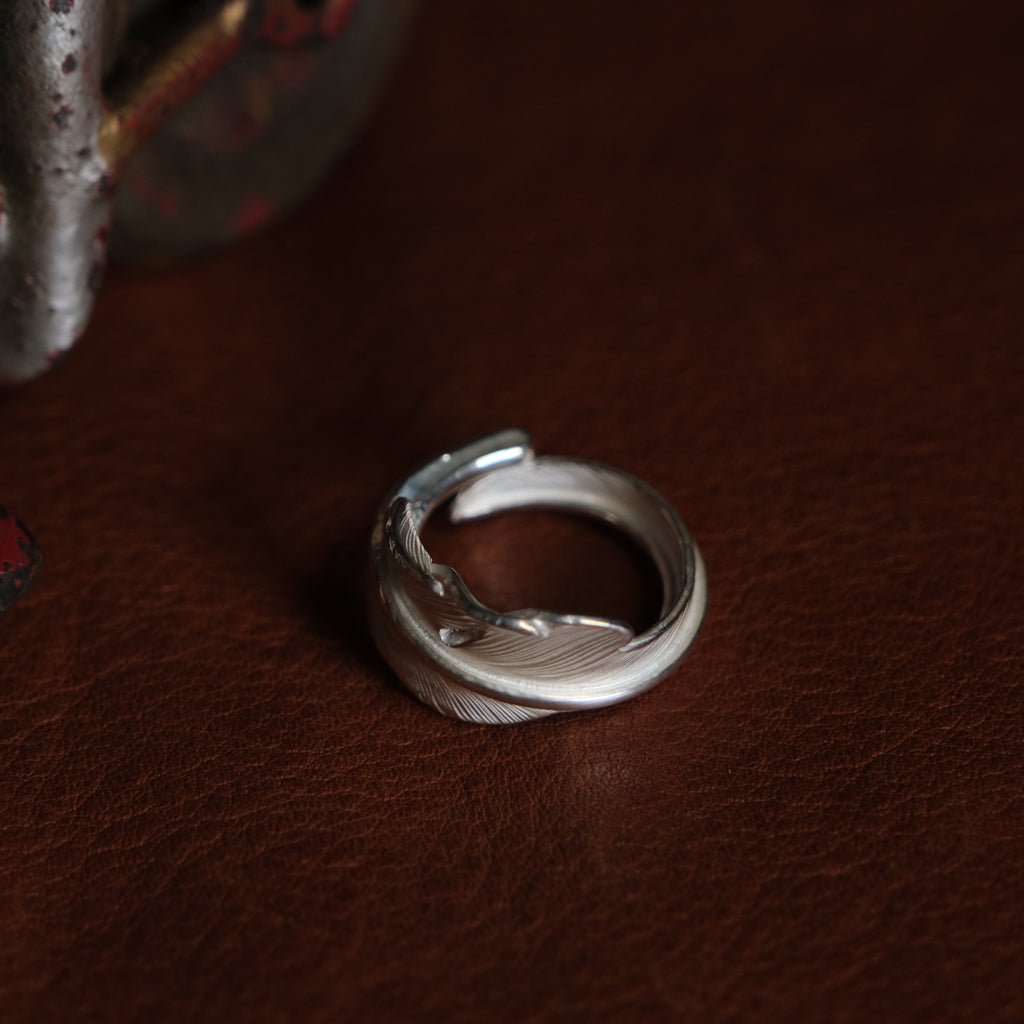 Larry Smith Kazekiri Feather Pinky Ring