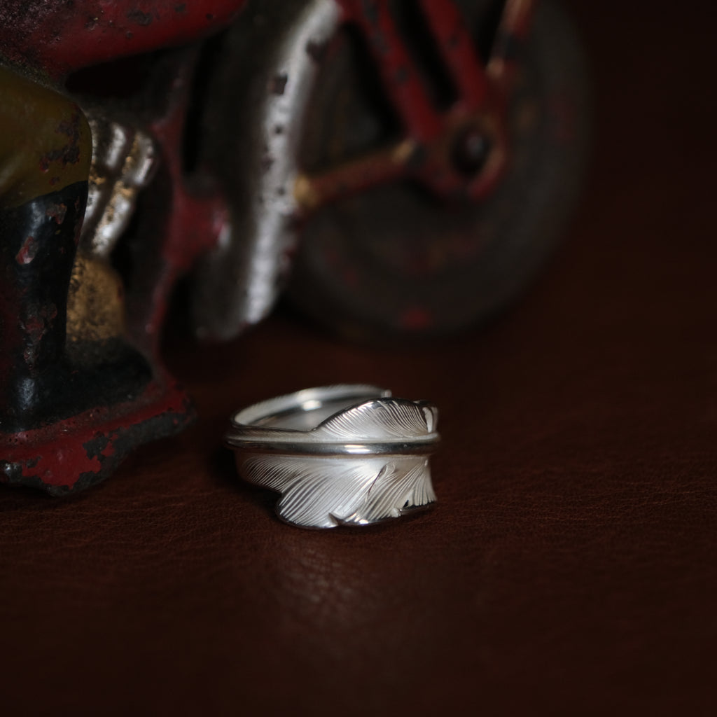 Larry Smith Kazekiri Feather Pinky Ring