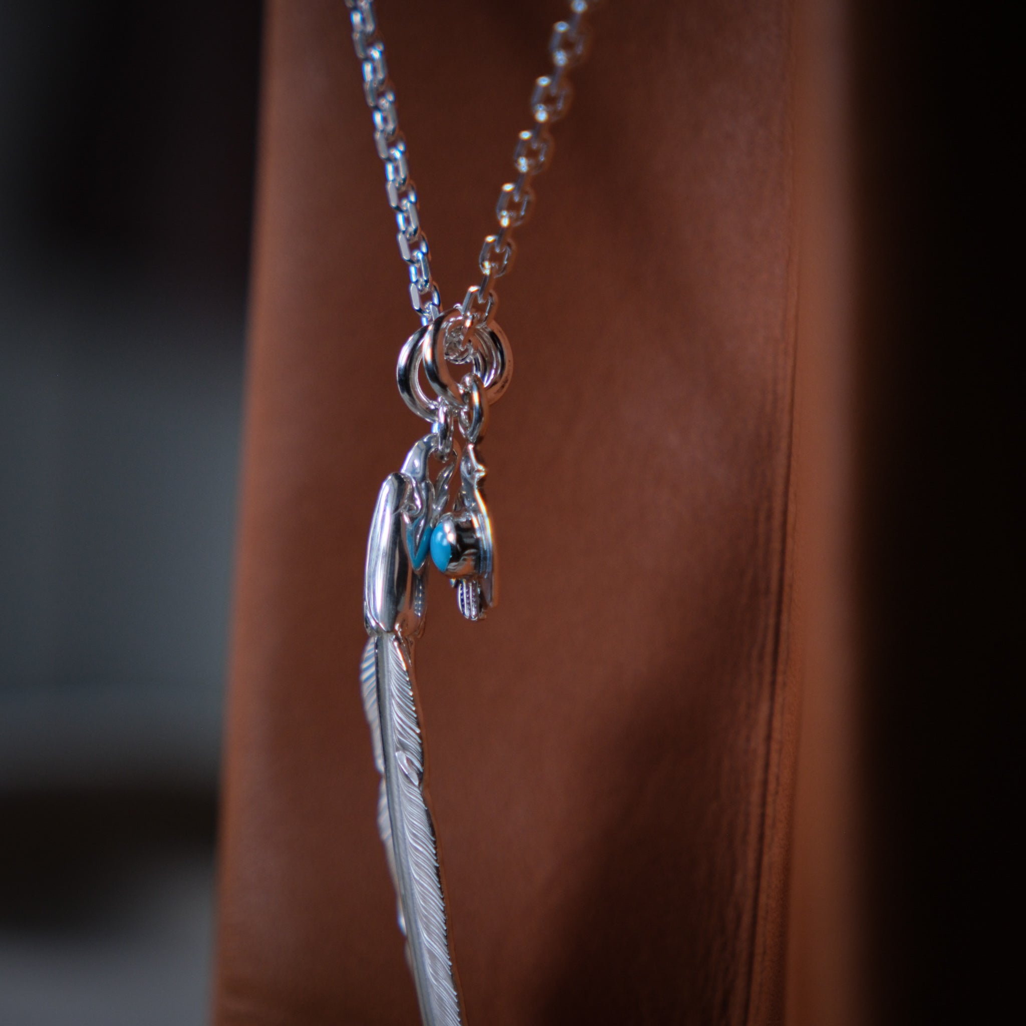 Larry Smith Eagle Head Feather Necklace – BROGUE
