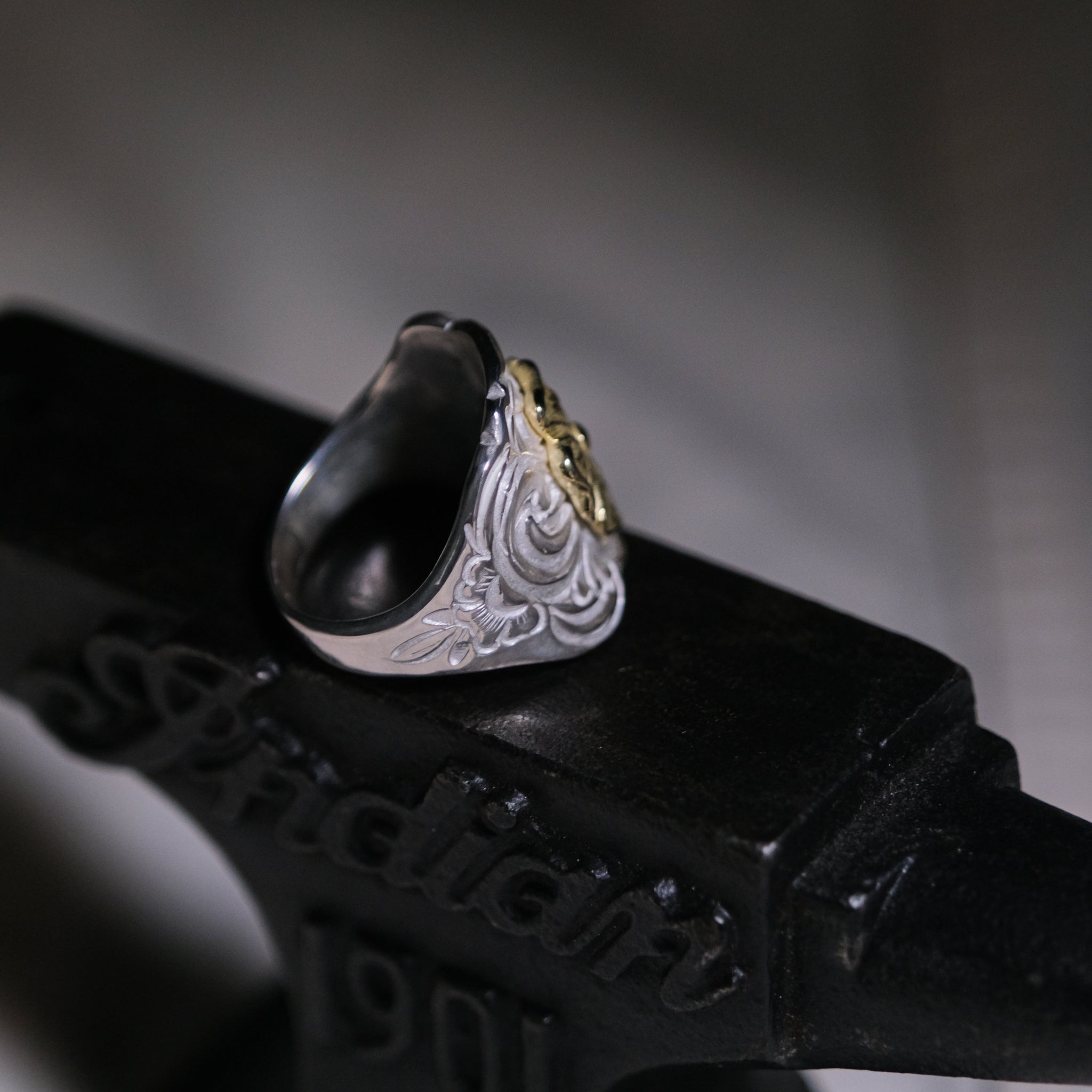 Larry Smith Karakusa Rose Ring (18k Gold Accent) – BROGUE