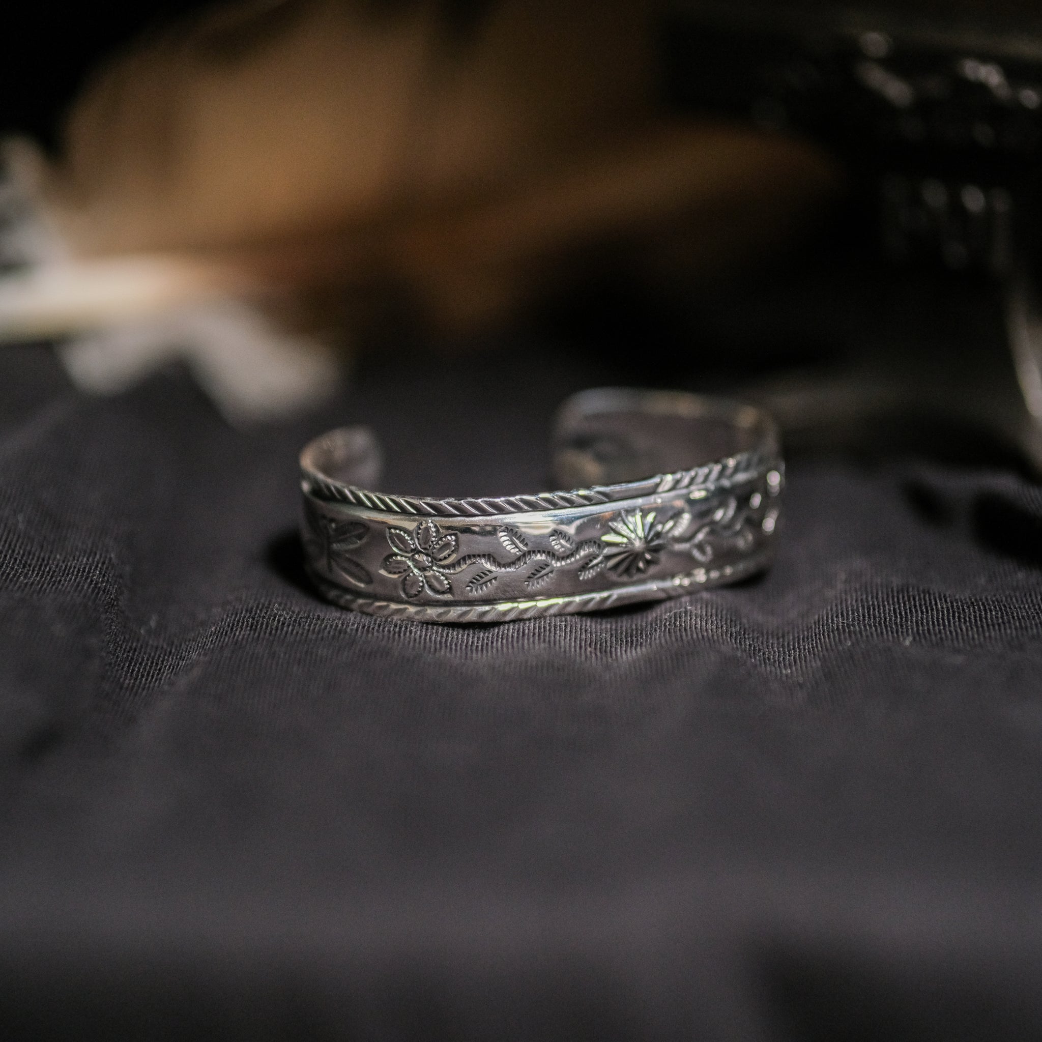 Larry Smith Shell Flower Bracelet – BROGUE