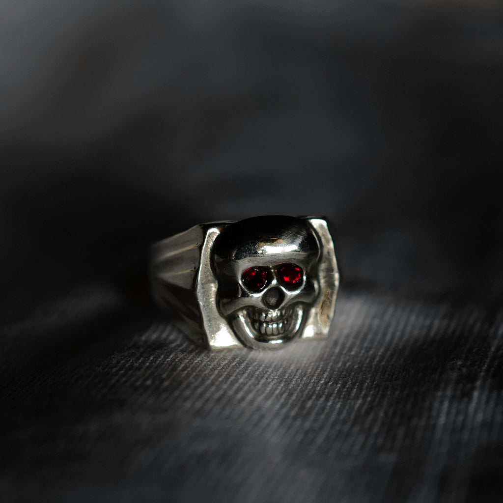 Attractions -Skull Signet Ring