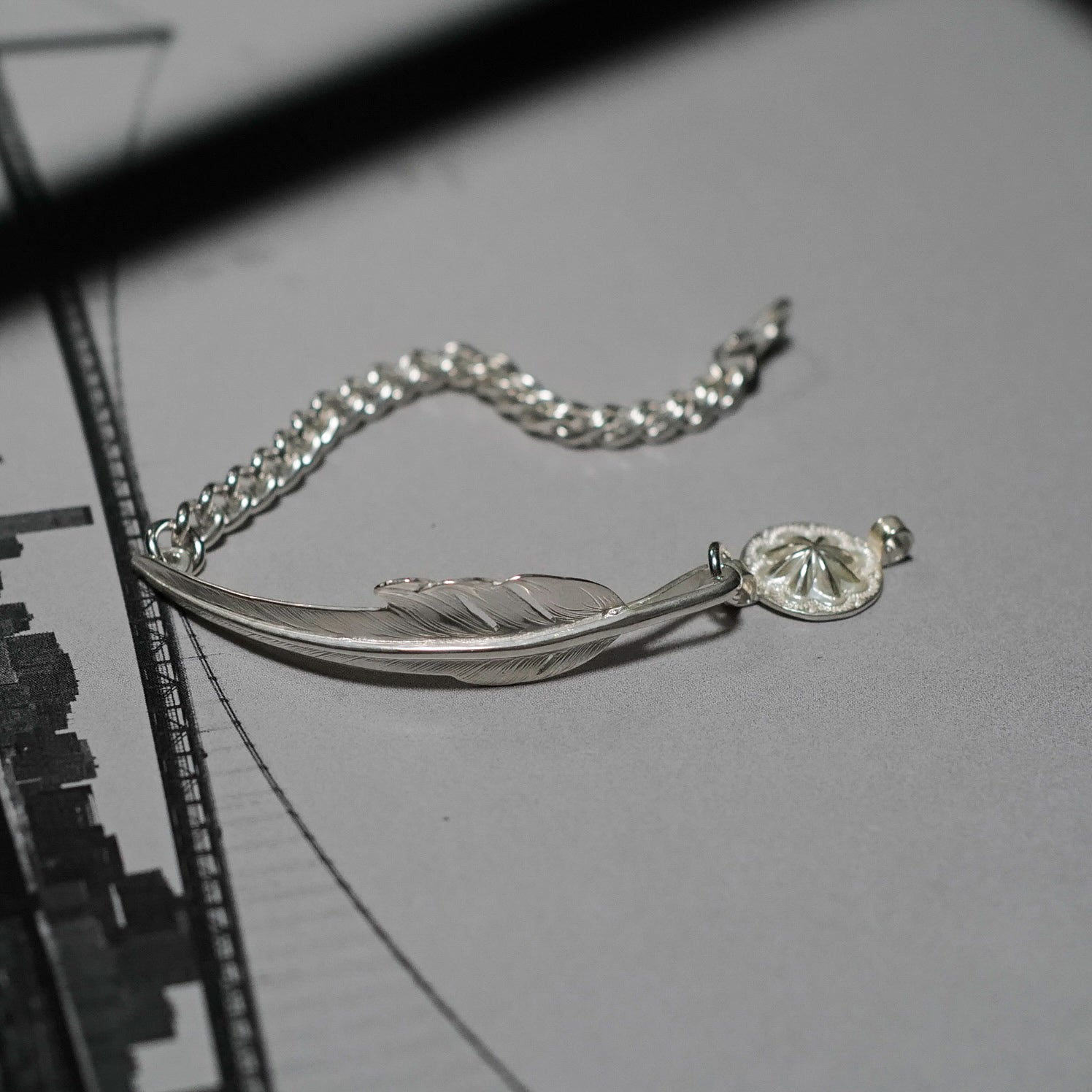 Larry Smith Kazekiri Feather Chain Bracelet – BROGUE