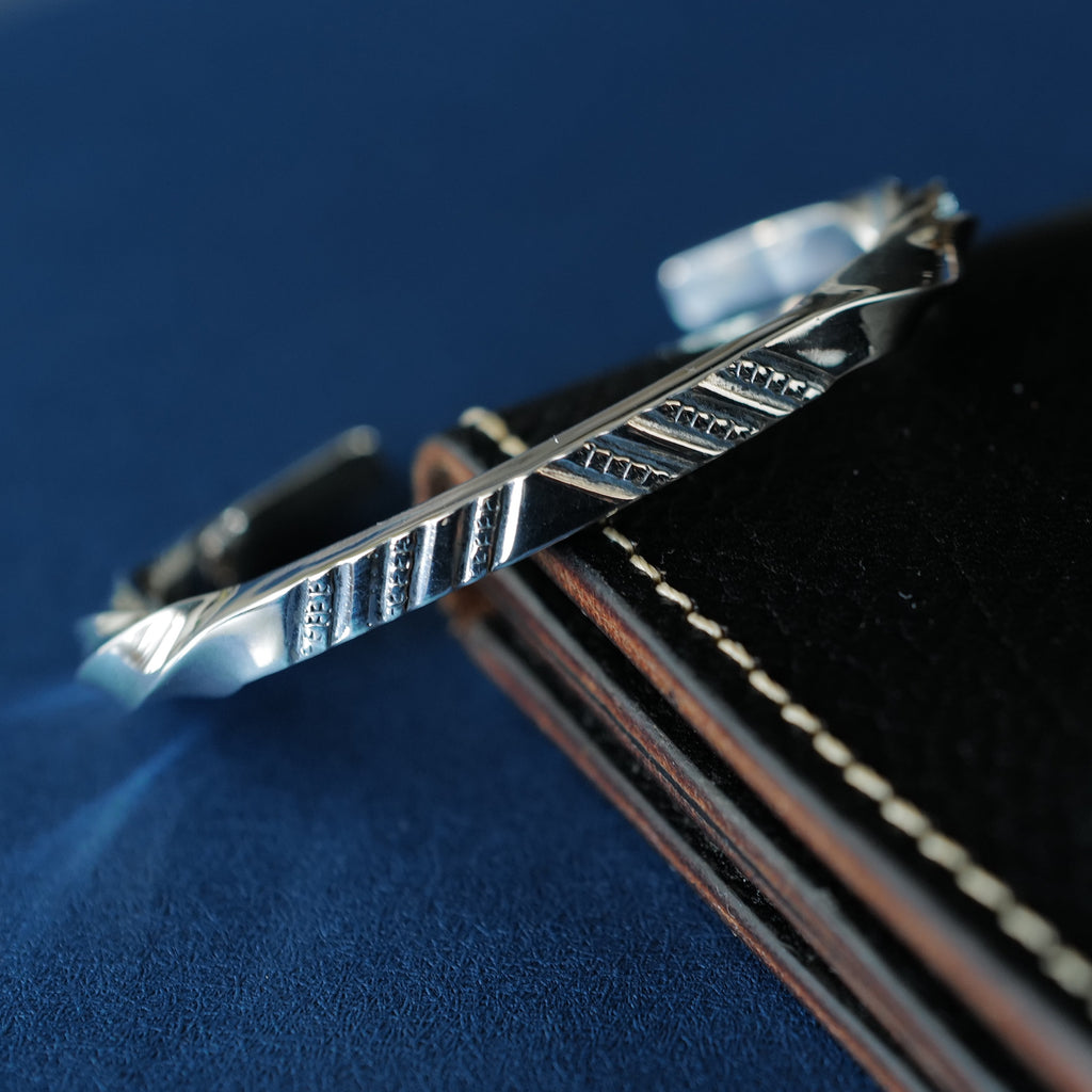 Larry Smith Square Wire Twisted Bracelet – BROGUE