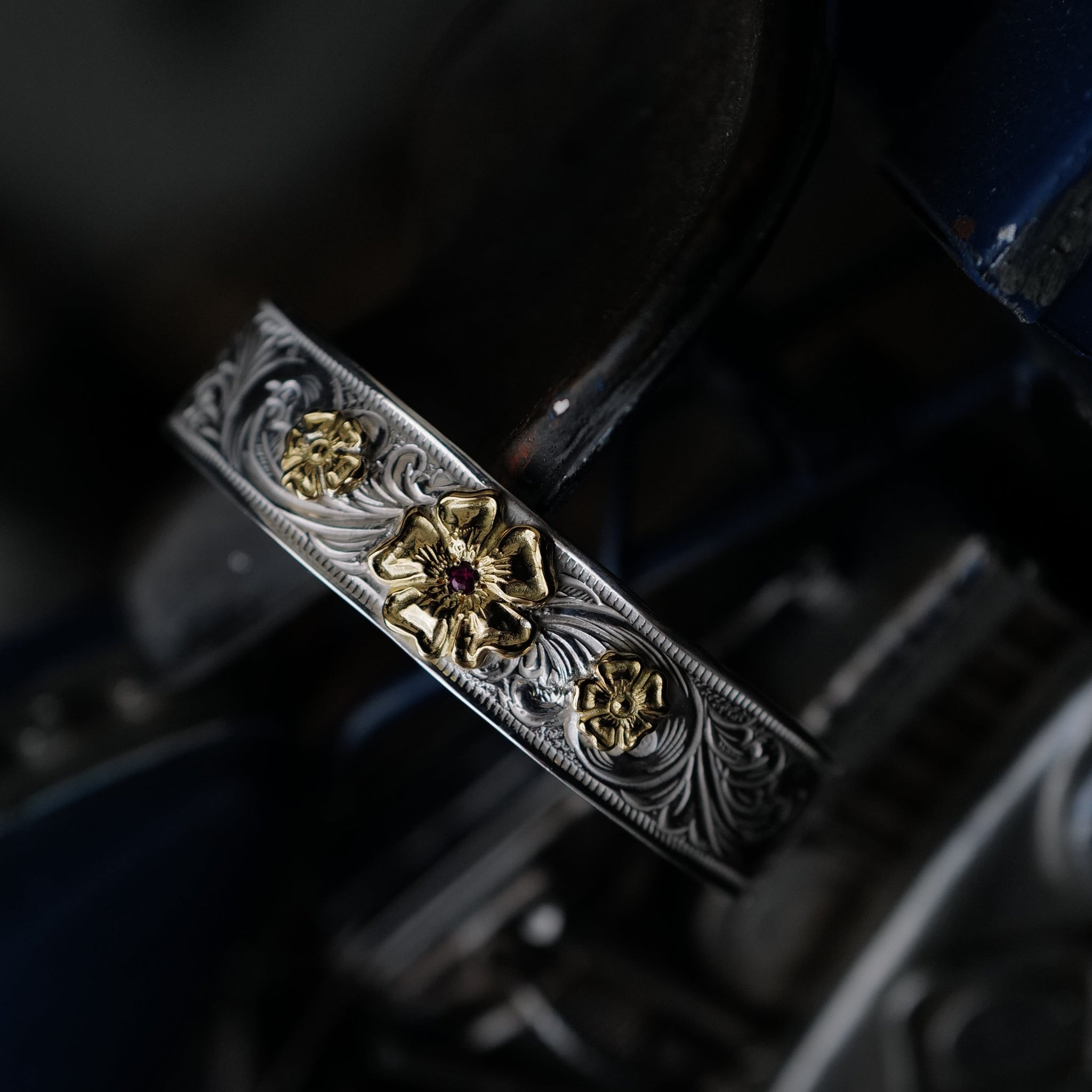 アクセサリー LARRY SMITH KARAKUSA ROSE BRACELET Larry Smith Karakusa 3 Roses Bracelet – BROGUE