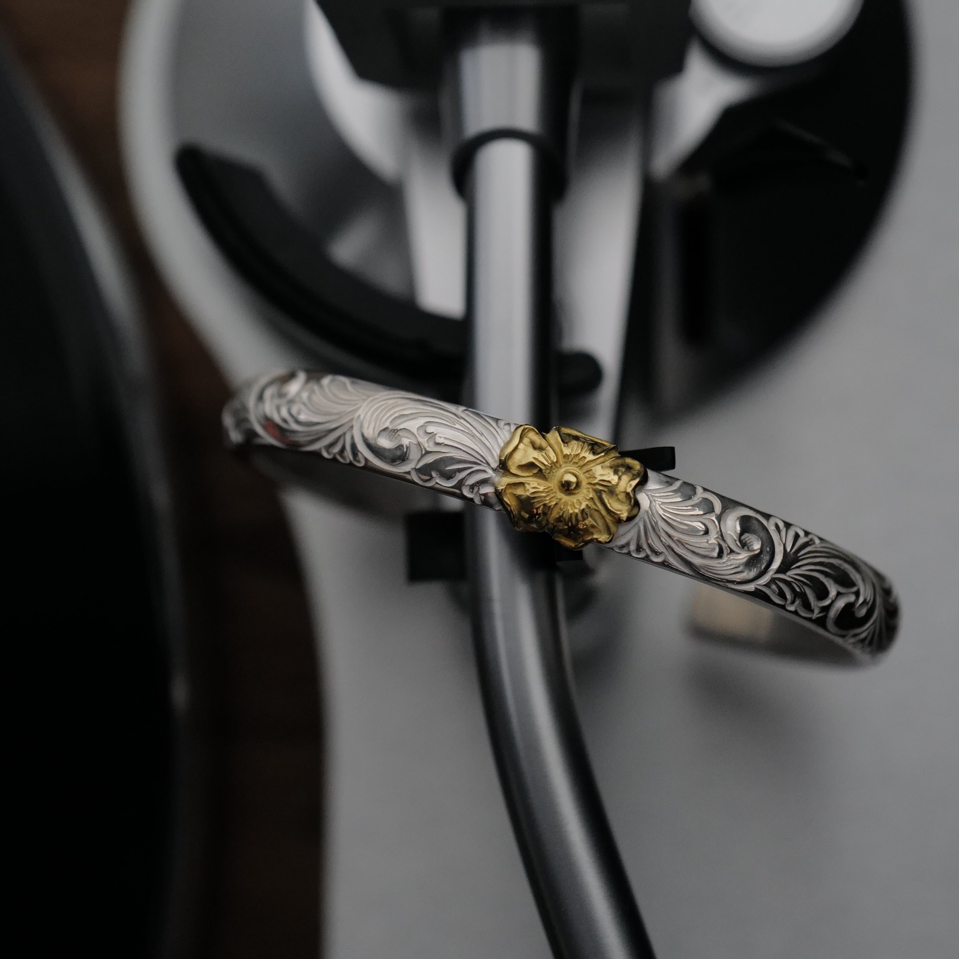 Larry Smith Karakusa 18k Gold Rose Bracelet – BROGUE