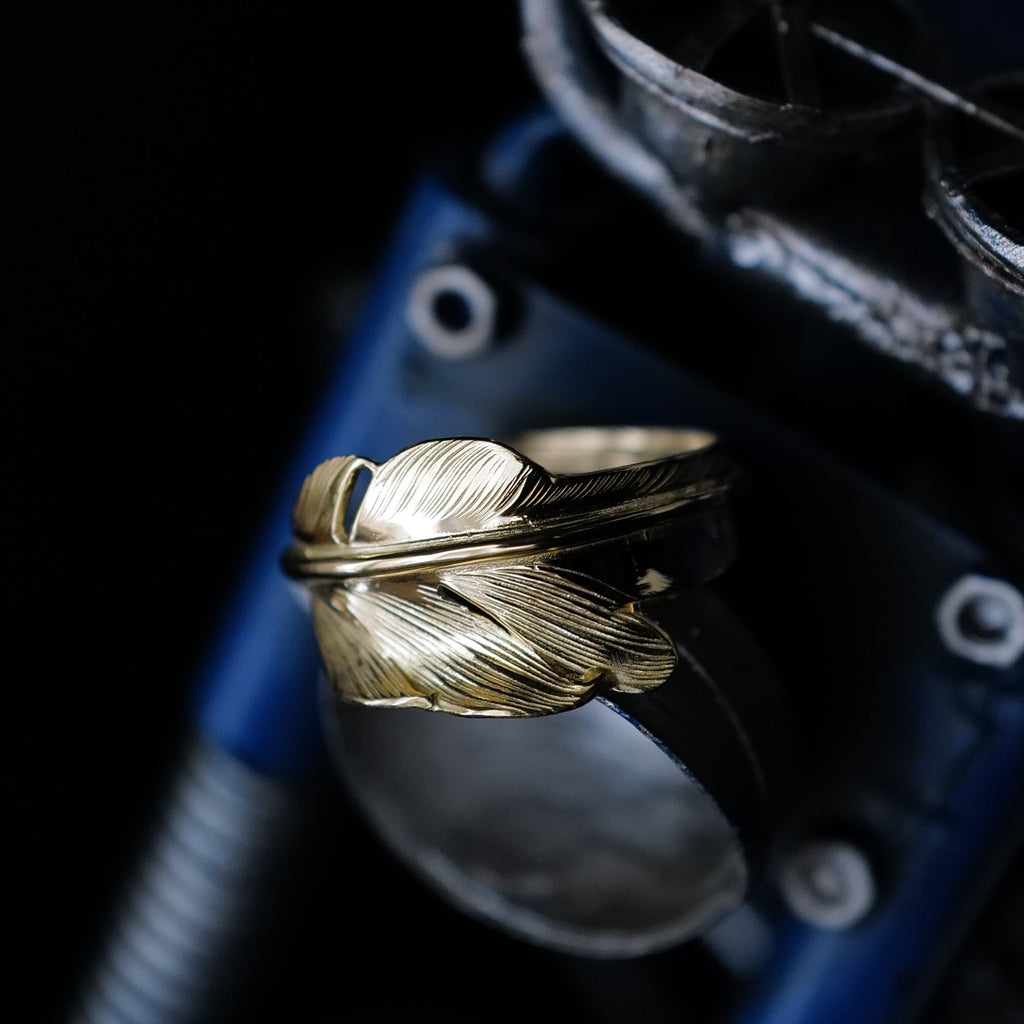 Larry Smith 18k Gold Kazekiri Feather Ring – BROGUE Larry Smith 18k Gold Kazekiri Feather Ring – BROGUE