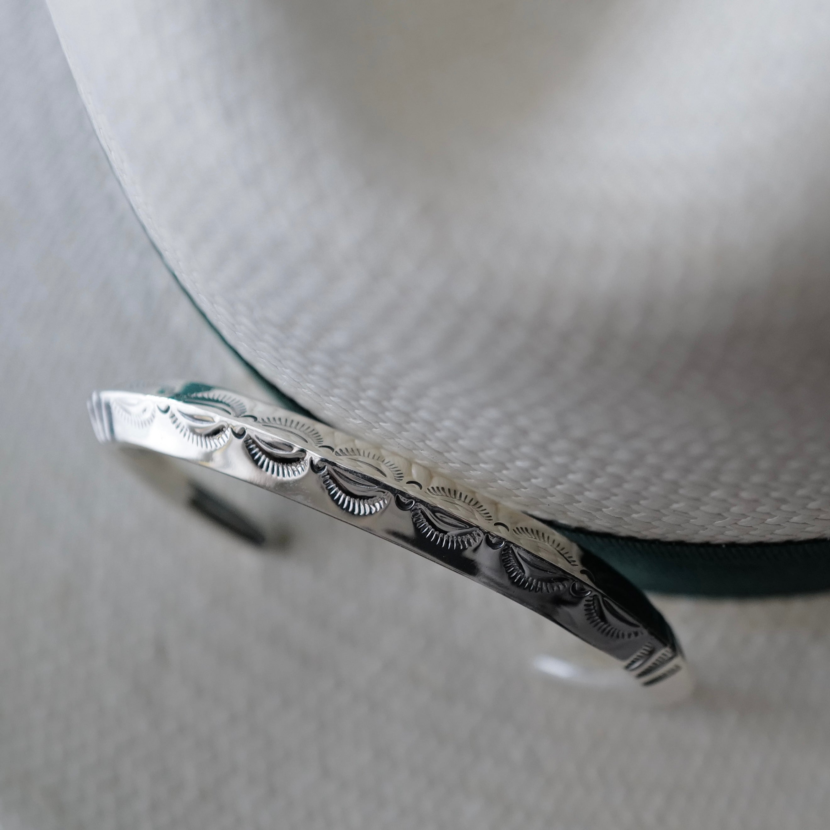 アクセサリー Larry Smith bangle Larry Smith Triangle Tapered End Leaf Bracelet – BROGUE