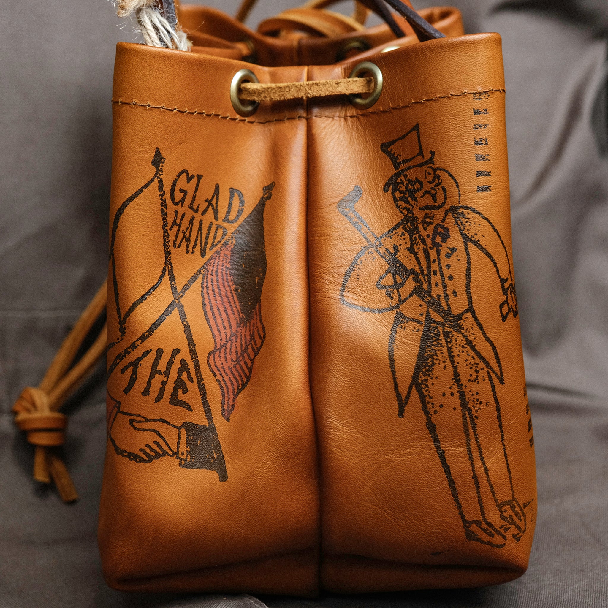 LEATHER GLAD SHOULDER HERITAGE GLADHAND × BAG FRAME CO)CAMEL｜GLAD