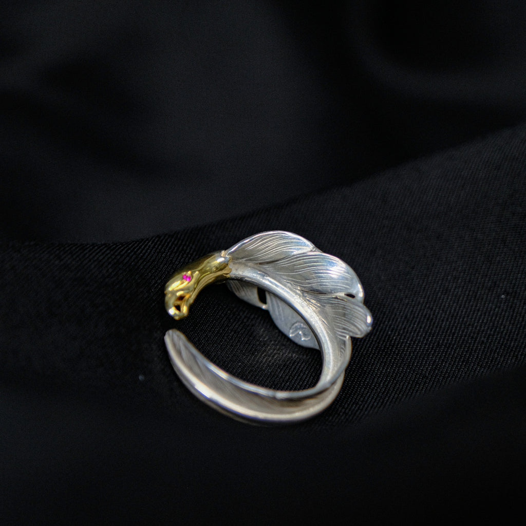 Larry Smith 18k Eagle Head Kazekiri Feather Ring