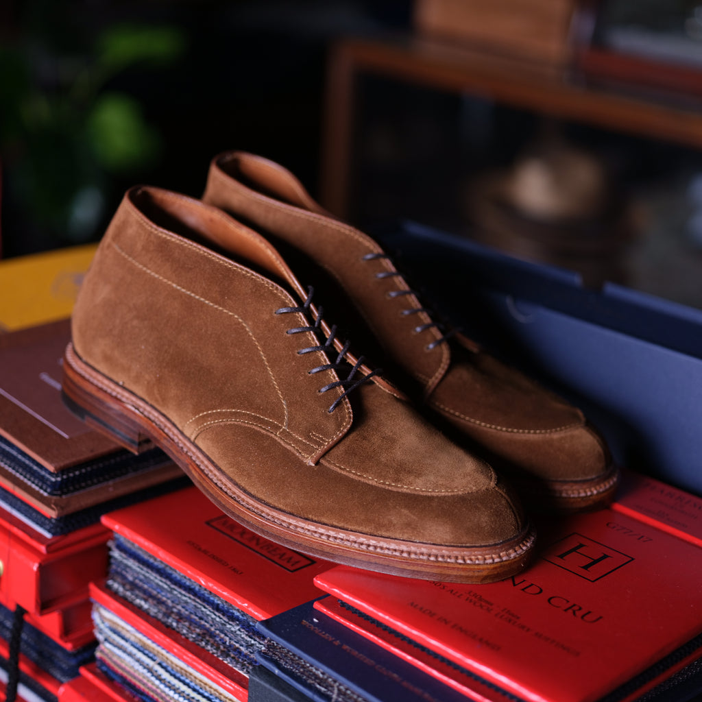 Alden x Brogue V-Tip Chukka Boot ( Snuff Suede)