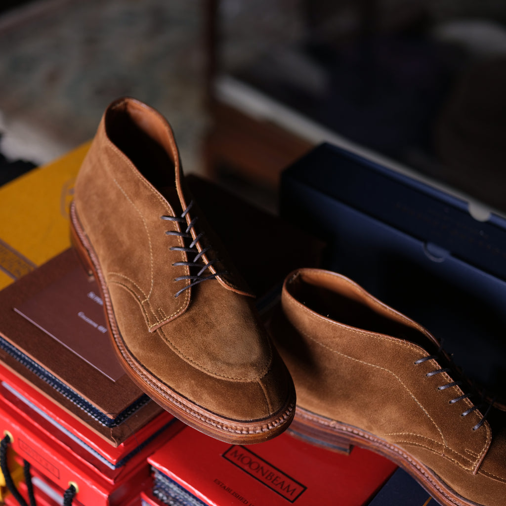 Alden x Brogue V-Tip Chukka Boot ( Snuff Suede)