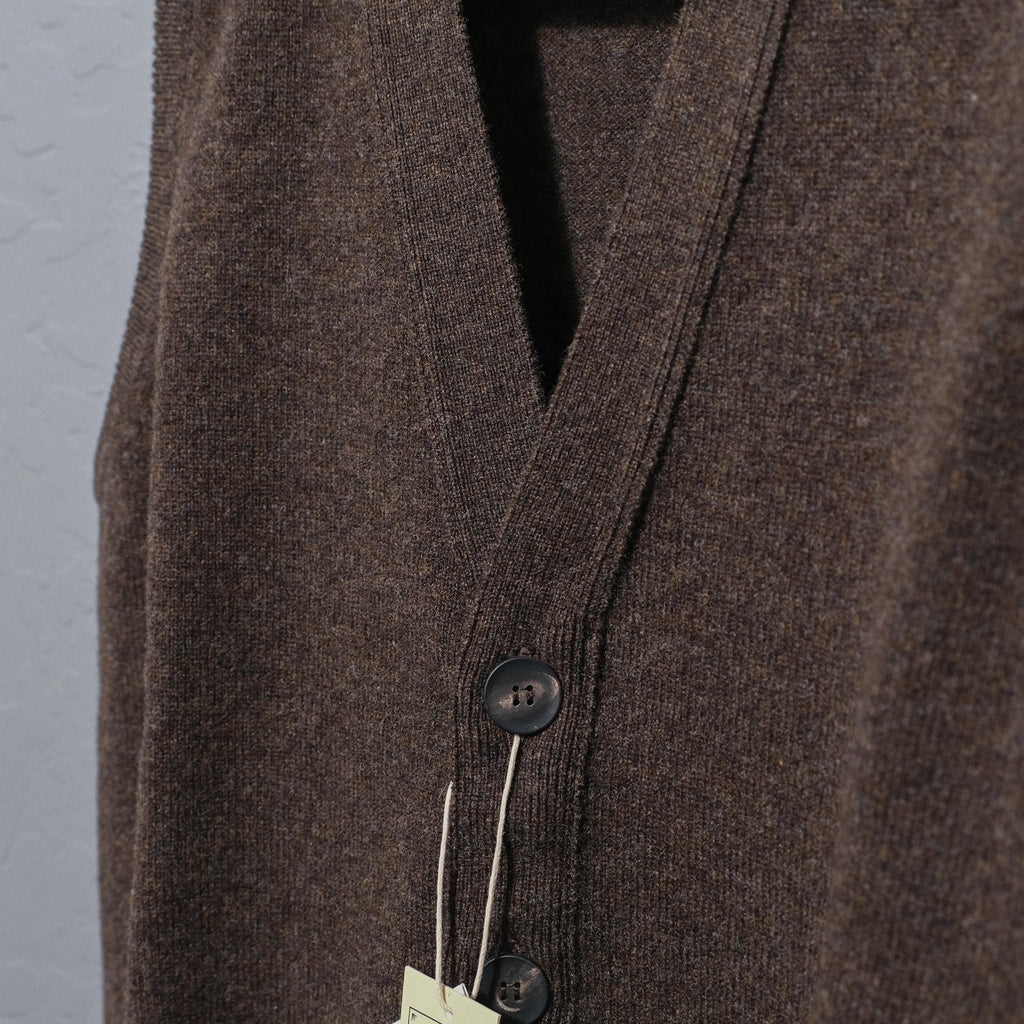 Brogue Lambswool Waistcoat (Dark Cocoa)