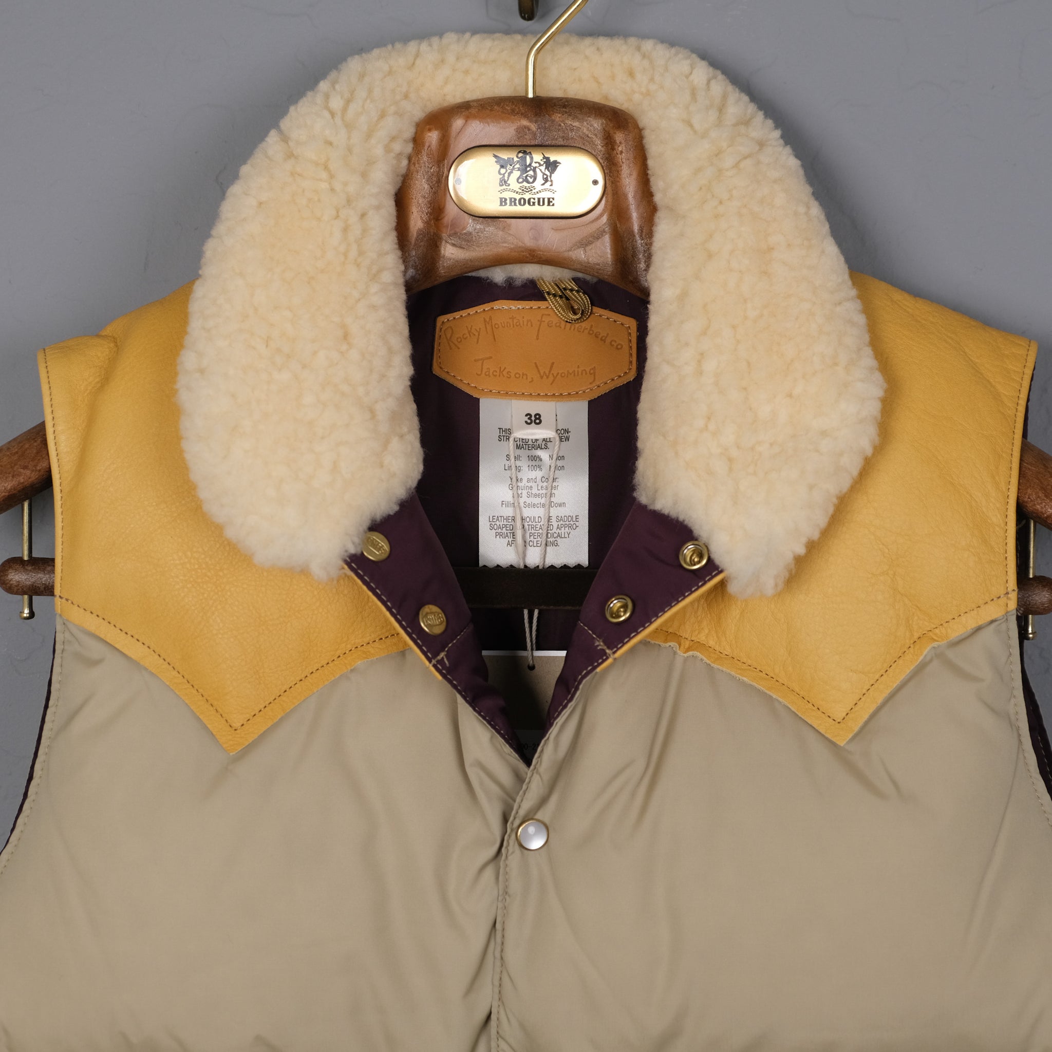 ジャケット・アウター Rocky Mountain Featherbed CHRISTY VEST Rocky Mountain Christy Down Vest (Beige) – BROGUE